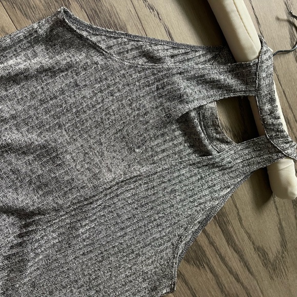 BCBG sleeveless silver top - Picture 3 of 4